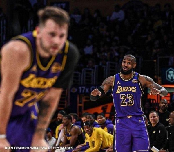 Nhóm chính thức của NBA Cup: