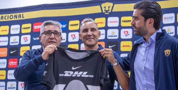 Thủ môn Navas theo lời khuyê